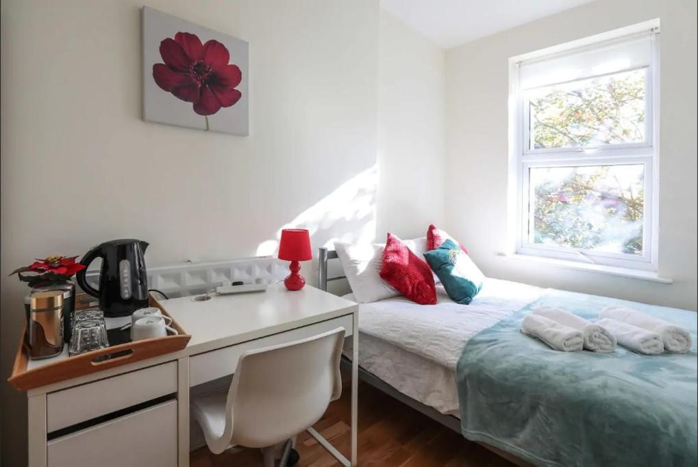 Comfy Private Bedrooms Near Euston Station, Central Лондон Экстерьер фото